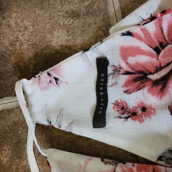 Ladies Medium Suzy Shier White Floral blouse - Picture 4 of 8